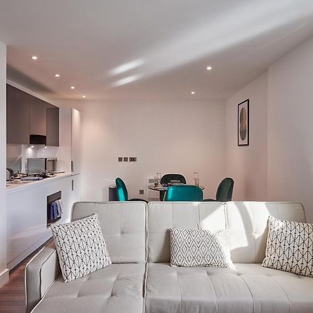 Apartament Seven Living Slough - Free Parking & Fast Wi-Fi Zewnętrze zdjęcie