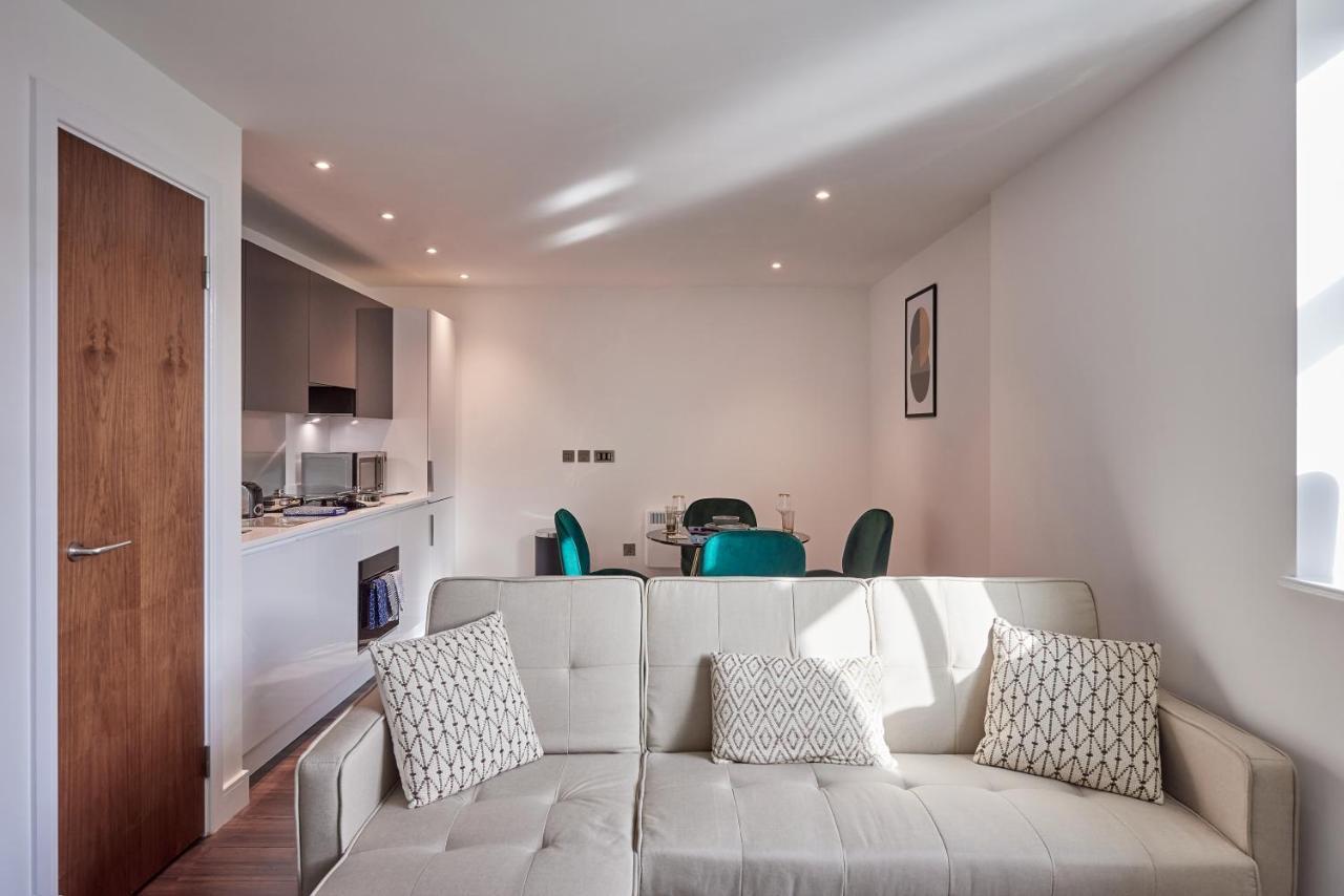 Apartament Seven Living Slough - Free Parking & Fast Wi-Fi Zewnętrze zdjęcie