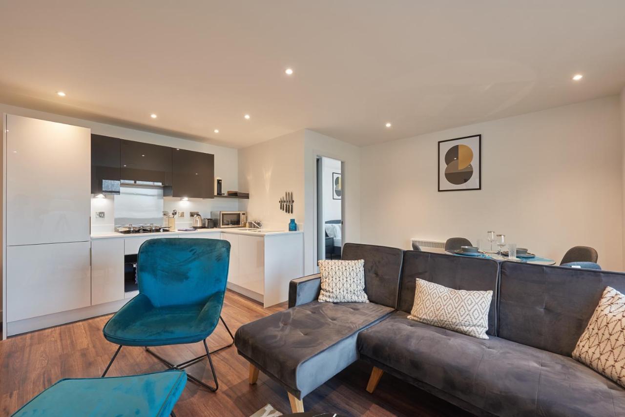 Apartament Seven Living Slough - Free Parking & Fast Wi-Fi Zewnętrze zdjęcie