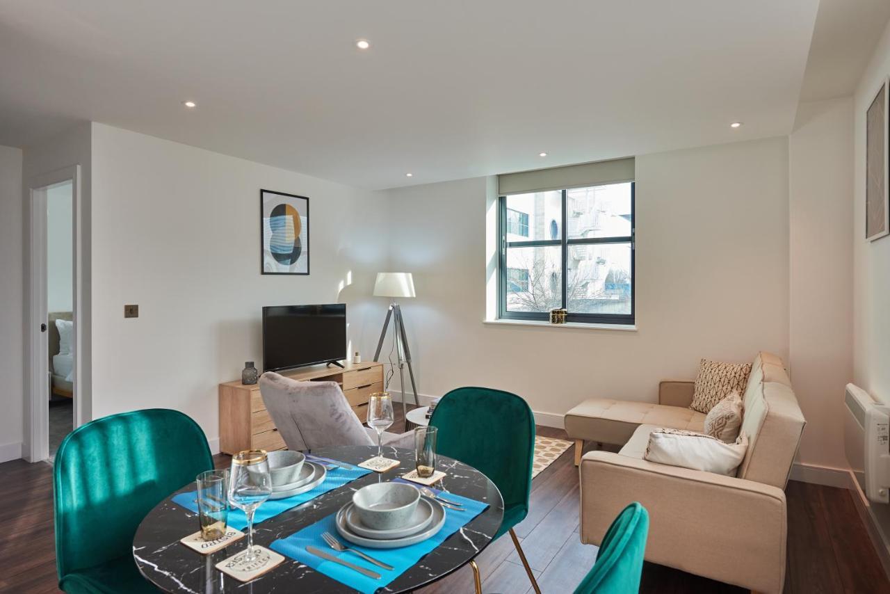 Apartament Seven Living Slough - Free Parking & Fast Wi-Fi Zewnętrze zdjęcie