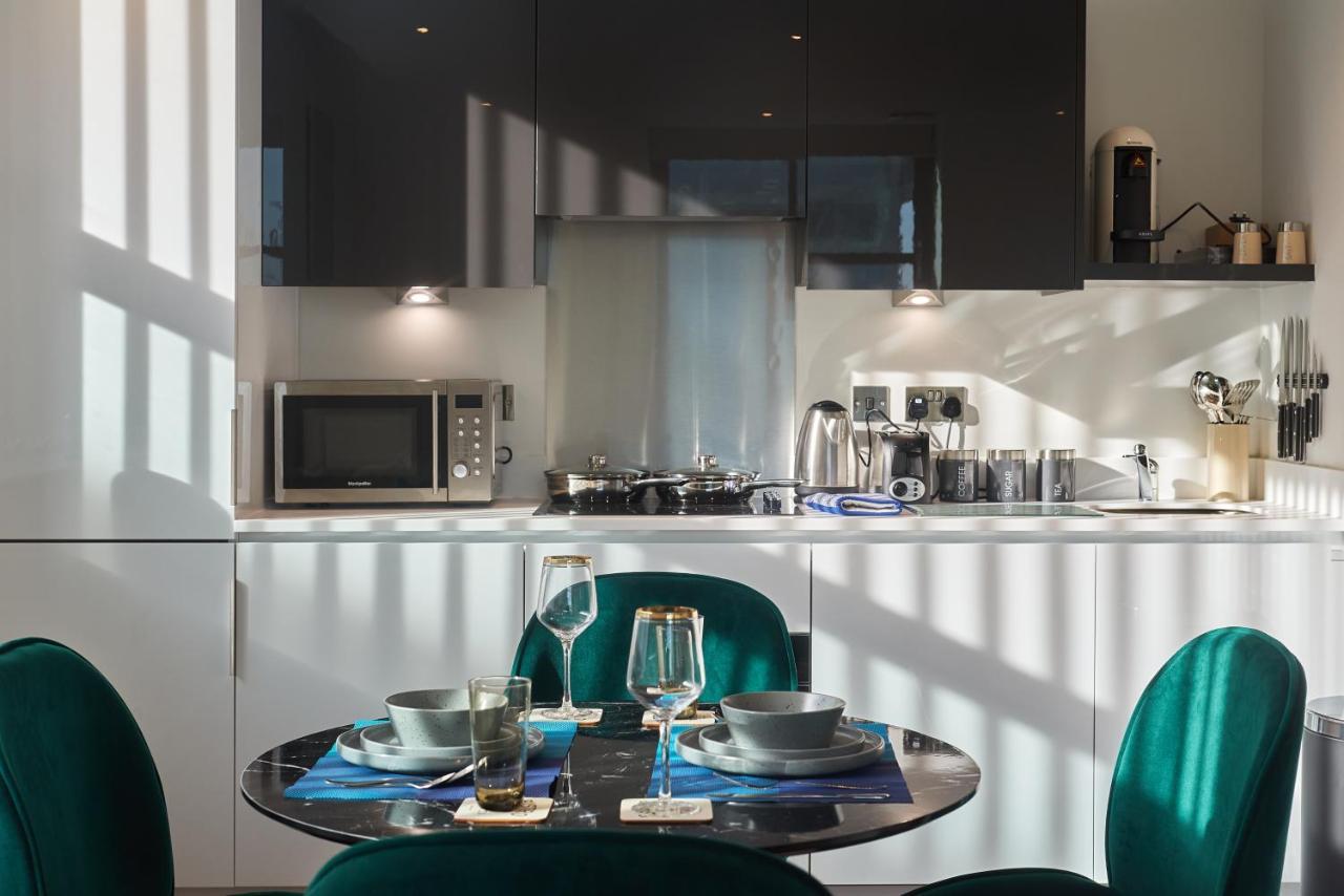 Apartament Seven Living Slough - Free Parking & Fast Wi-Fi Zewnętrze zdjęcie