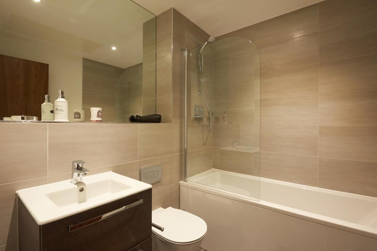 Apartament Seven Living Slough - Free Parking & Fast Wi-Fi Zewnętrze zdjęcie